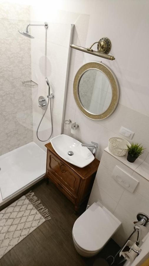 Black Gate - 2 Bedroom Apartment In The Heart Of Old Town With Free Private Secured Parking Brasov Bagian luar foto