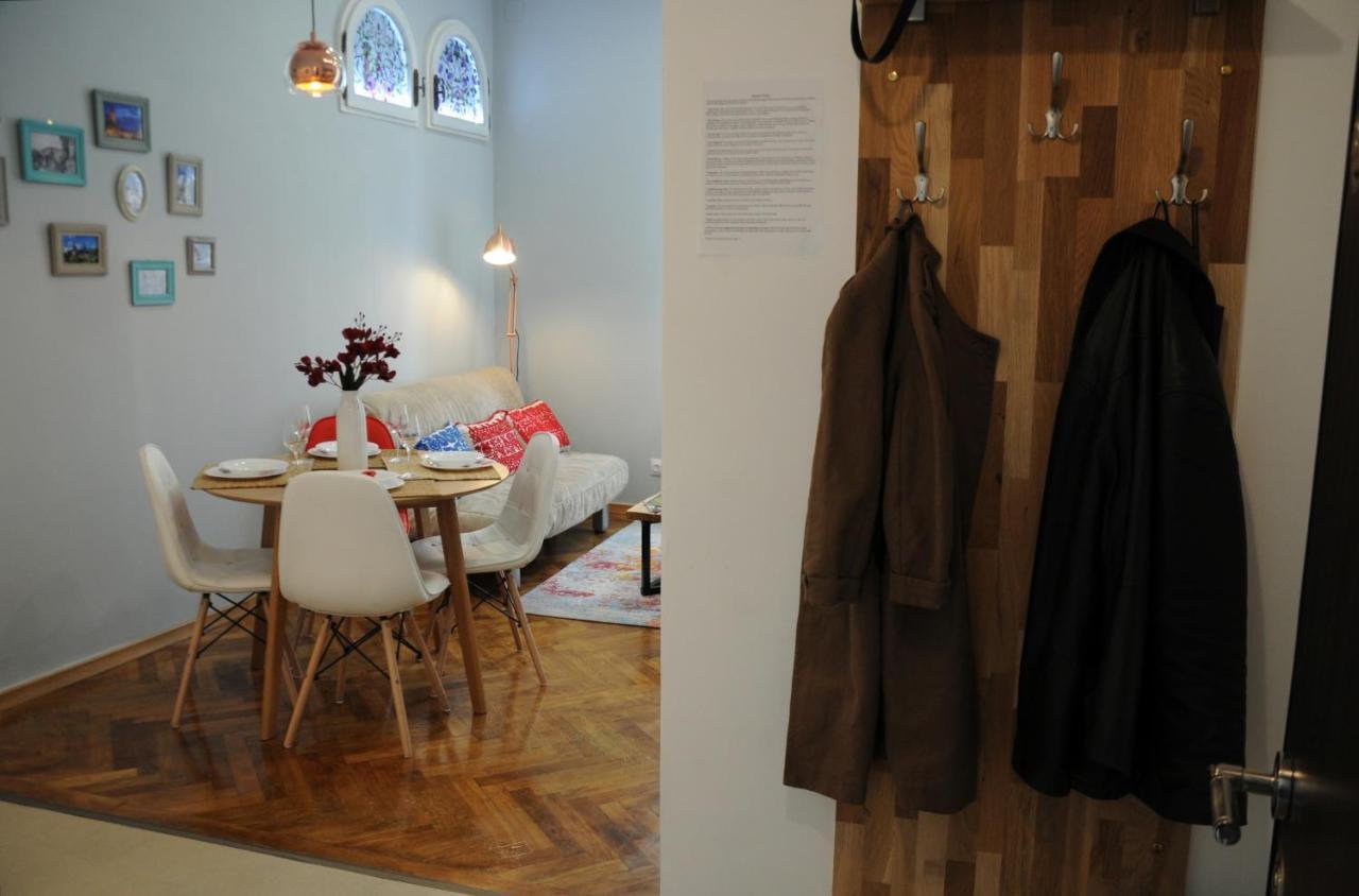 Black Gate - 2 Bedroom Apartment In The Heart Of Old Town With Free Private Secured Parking Brasov Bagian luar foto