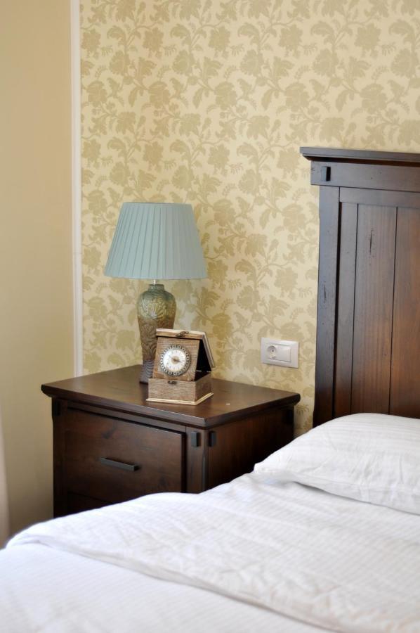 Black Gate - 2 Bedroom Apartment In The Heart Of Old Town With Free Private Secured Parking Brasov Bagian luar foto
